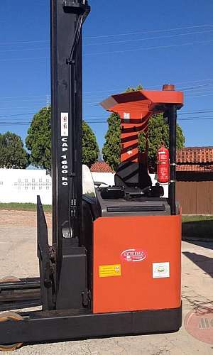 Empilhadeira retrátil  Empilhadeira retrátil